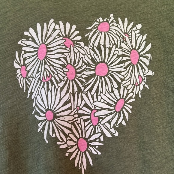 Old Navy Daisy Heart T Shirt Size Large - Picture 2 of 5